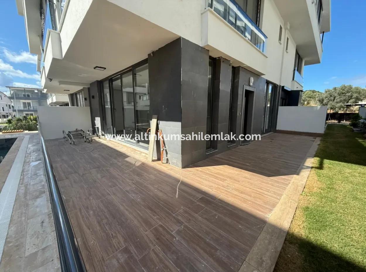 For Sale 3 Bedroom Villa İn A Complex With Swimmingpool In Mavişehir