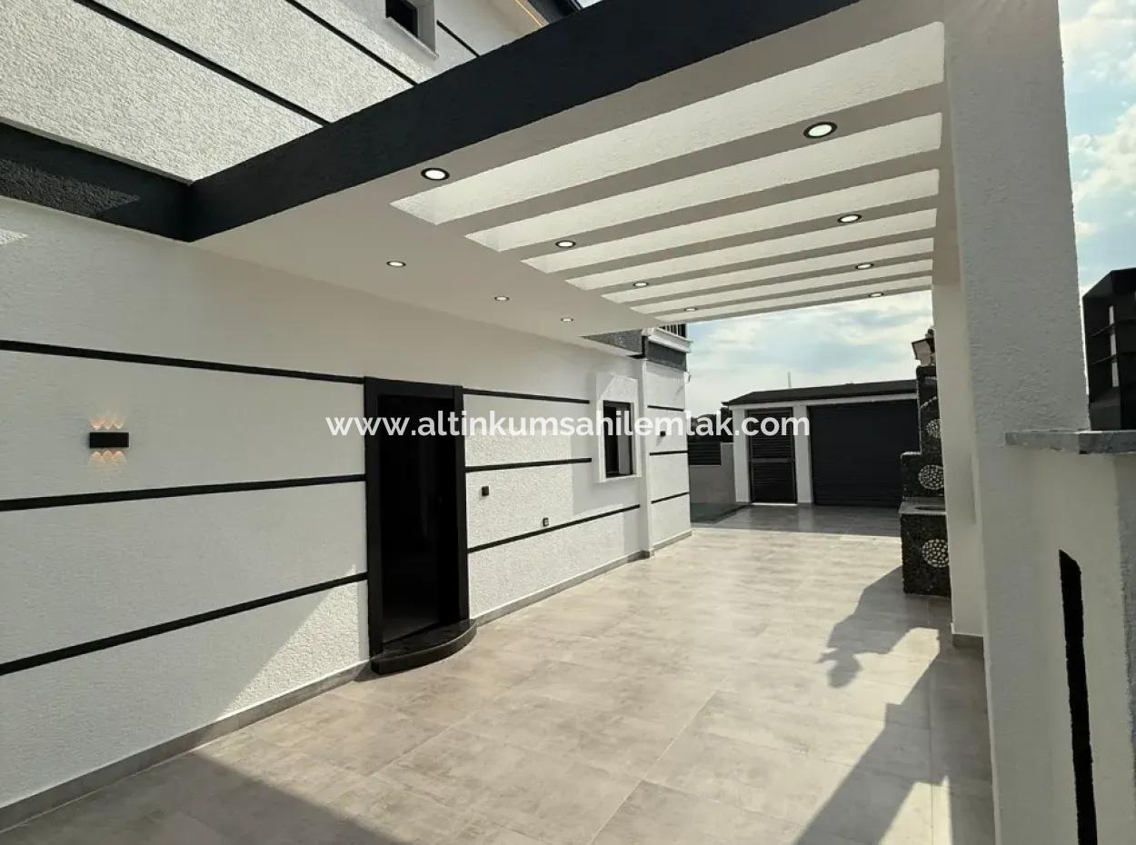 4 1 Villa With Pool For Sale In Hisar Neighborhood
