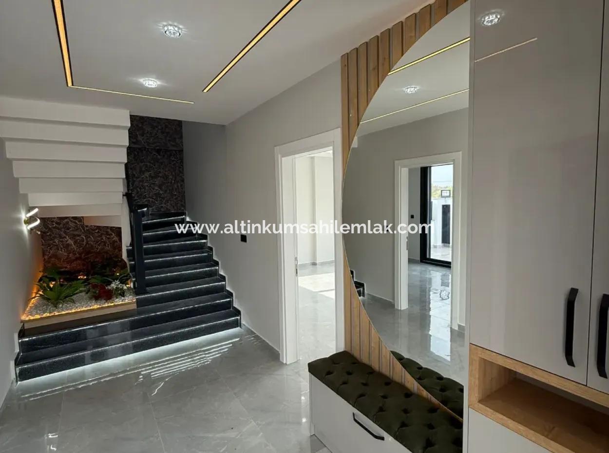 4 Bedoom Villa With Pool For Sale In Hisar Neighborhood