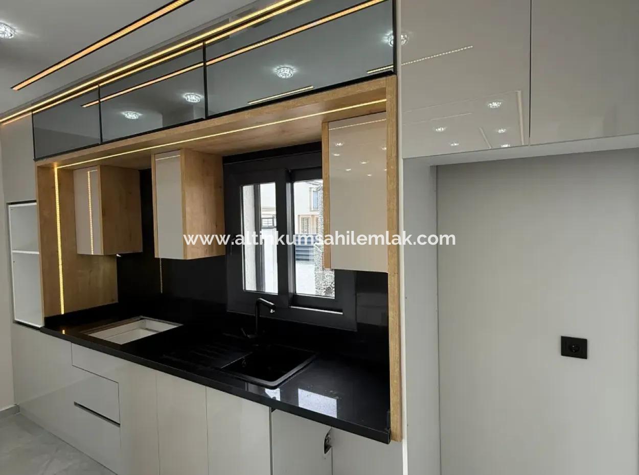 4 Bedoom Villa With Pool For Sale In Hisar Neighborhood