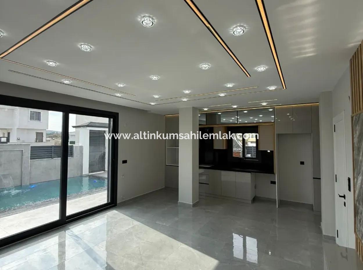4 Bedoom Villa With Pool For Sale In Hisar Neighborhood