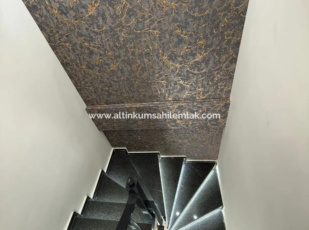 4 Bedoom Villa With Pool For Sale In Hisar Neighborhood