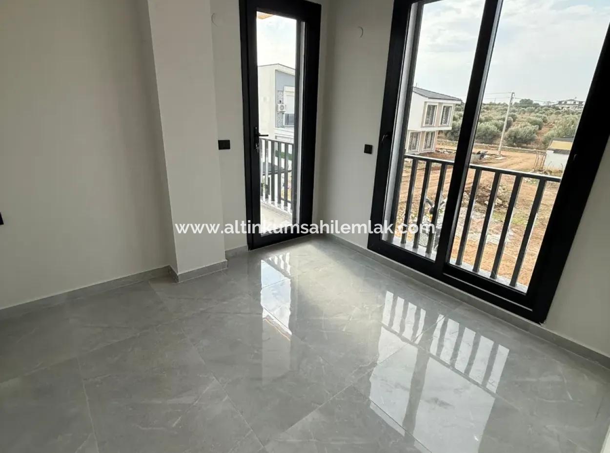 4 Bedoom Villa With Pool For Sale In Hisar Neighborhood