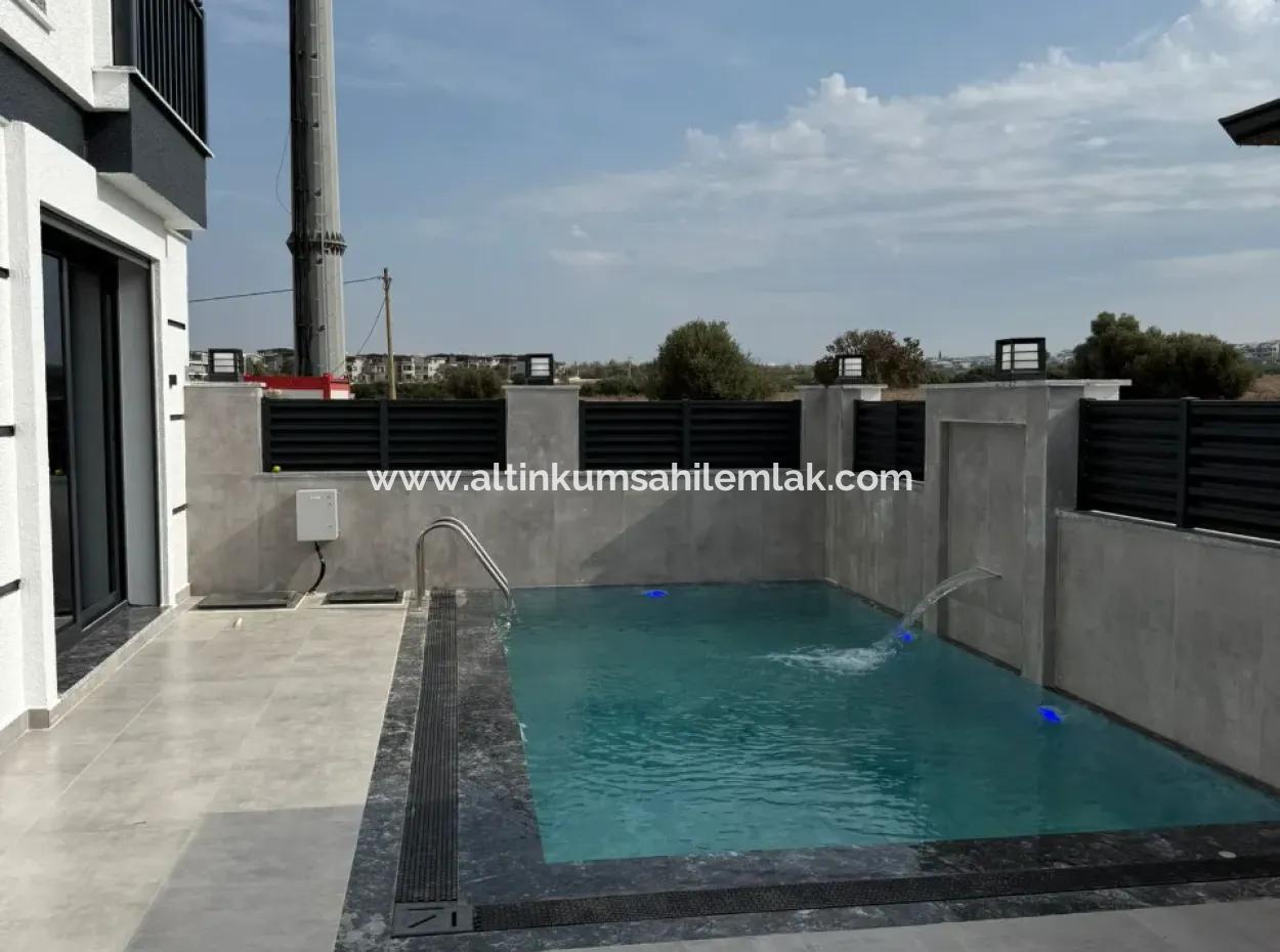 4 Bedoom Villa With Pool For Sale In Hisar Neighborhood