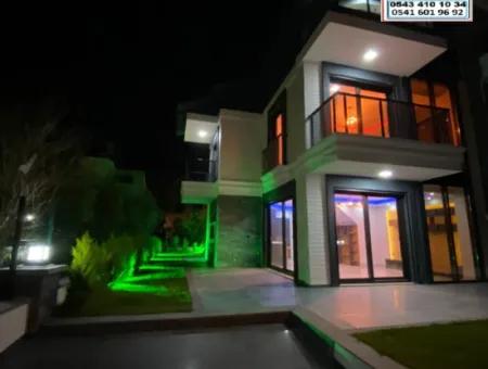 4 1 Luxury Villa For Sale In Didim Altinkum