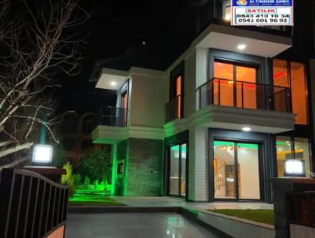 4 1 Luxury Villa For Sale In Didim Altinkum