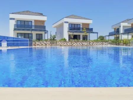 Luxury Detached Villa For Sale In Didim Altinkum