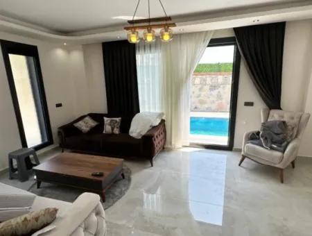 3  Bedroom, 2 Living Room  Villa With Pool For Sale In Didim Hisarda