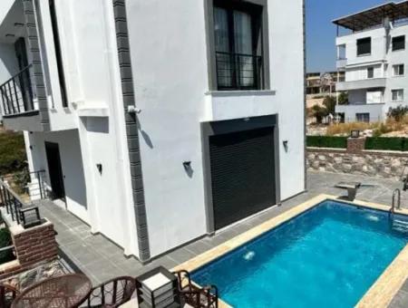 3  Bedroom, 2 Living Room  Villa With Pool For Sale In Didim Hisarda