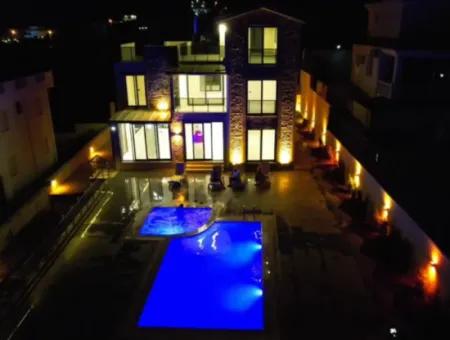 4 Bedroom Luxury Villa With Pool  For Sale In Didim Yeşiltepe