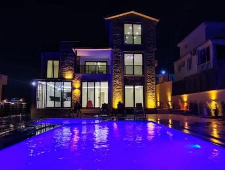 4 Bedroom Luxury Villa With Pool  For Sale In Didim Yeşiltepe