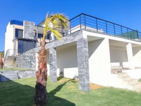 4 Bedroom Luxury Villa With Pool  For Sale In Didim Yeşiltepe