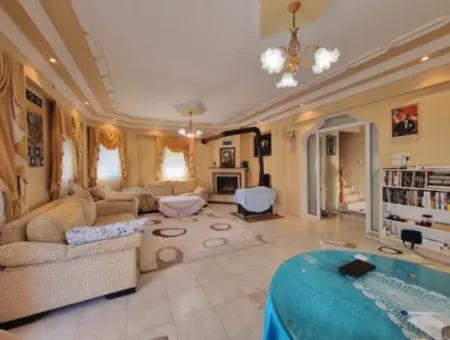 5 Bedroom Detached Villa With Pool For Sale In Altinkum Çamlık Neighborhood
