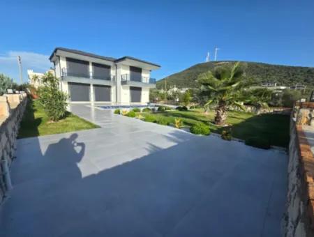 4 Bedroom Detached Villa In Green Hill