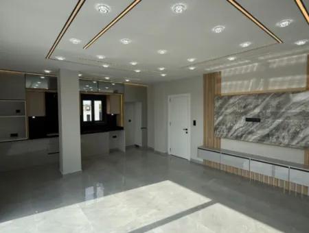 4 Bedoom Villa With Pool For Sale In Hisar Neighborhood