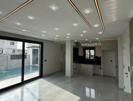 4 Bedoom Villa With Pool For Sale In Hisar Neighborhood