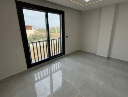 4 Bedoom Villa With Pool For Sale In Hisar Neighborhood