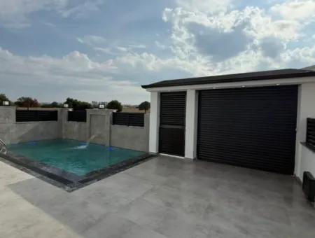 4 Bedoom Villa With Pool For Sale In Hisar Neighborhood