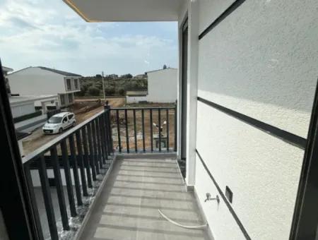 4 Bedoom Villa With Pool For Sale In Hisar Neighborhood