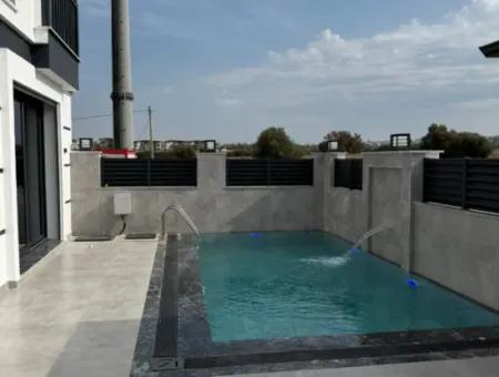 4 Bedoom Villa With Pool For Sale In Hisar Neighborhood