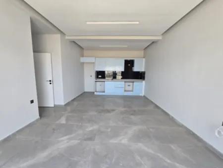 Brand New Apartment With Front View, Elevator And Pool In Saygınlar Residence