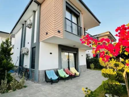 3+1 Fully Furnished Villa With Separate Kitchen And Swimming Pool In Didim