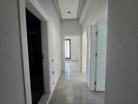 2+1 Apartment In Altınkum, Corner Location In A Complex With Swimming Pool And Elevator