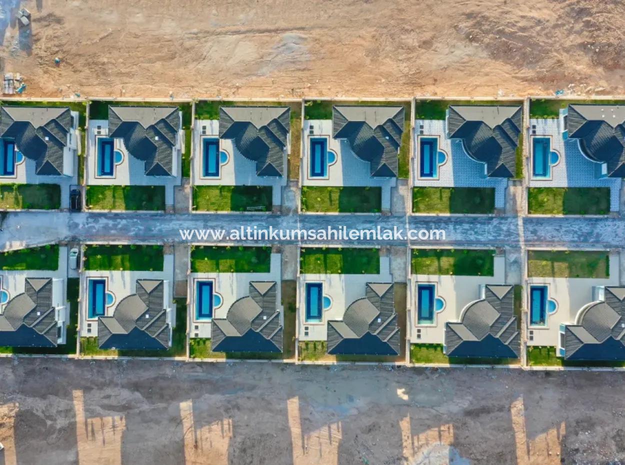 Didim Efeler Mahallesinde Satılık 4+1 Havuzlu Tam Müstakil Villa