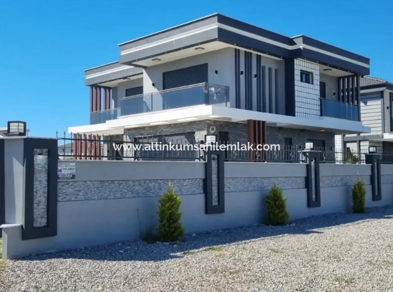 Didim Efeler Mahallesinde Satılık 4+1 Tam Müstakil Lüks Villa