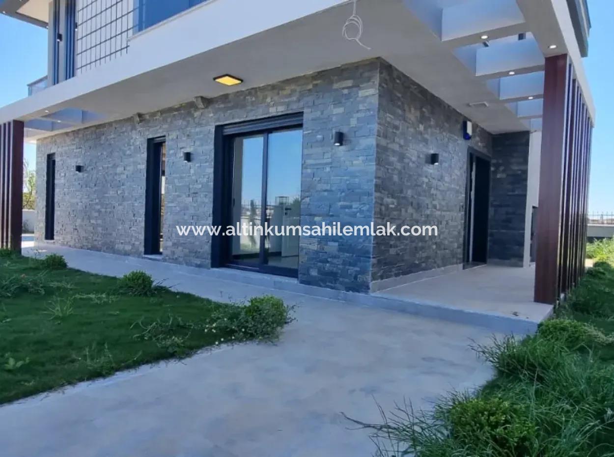 Didim Efeler Mahallesinde Satılık 4+1 Tam Müstakil Lüks Villa