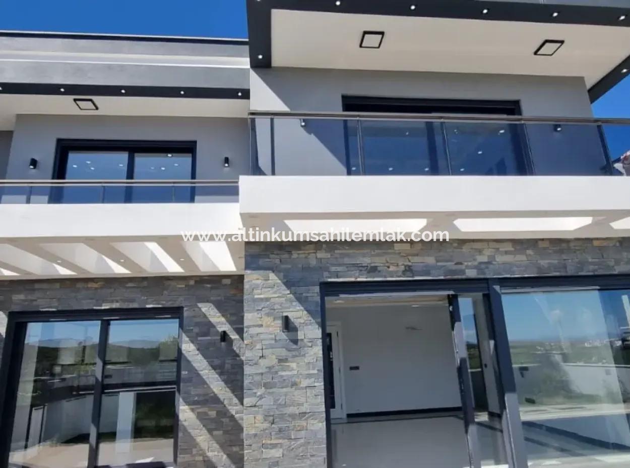 Didim Efeler Mahallesinde Satılık 4+1 Tam Müstakil Lüks Villa