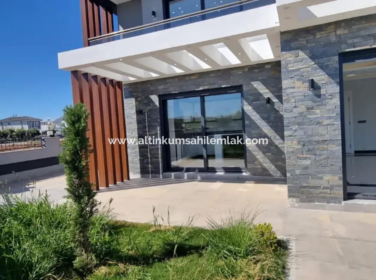 Didim Efeler Mahallesinde Satılık 4+1 Tam Müstakil Lüks Villa