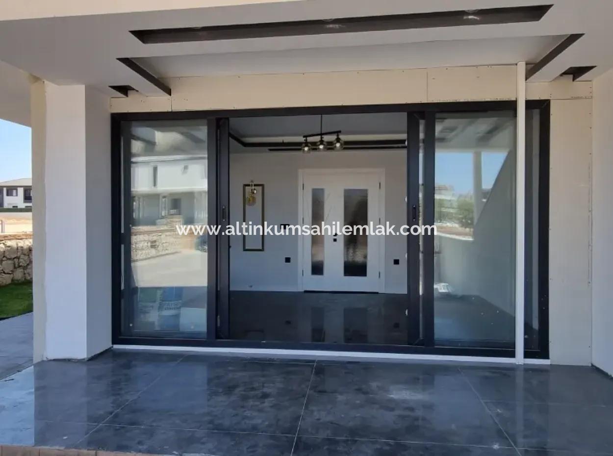 Didim Efeler Mahallesinde Satılık 4+1 Ayrı Mutfak Havuzlu Villa