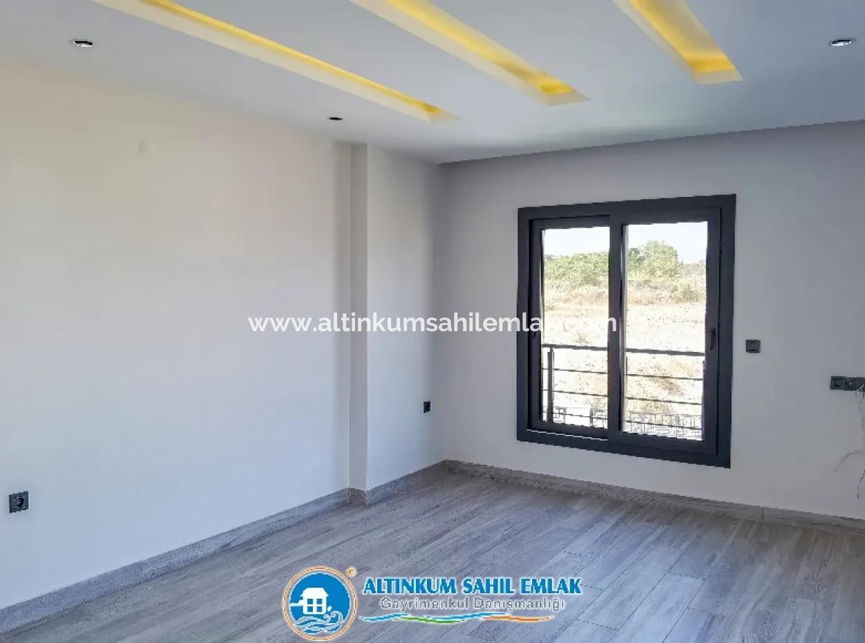 Didim, Altınkum'da, Geniş Bahçe Alanı Ve Deniz Manzaralı Satılık Villa