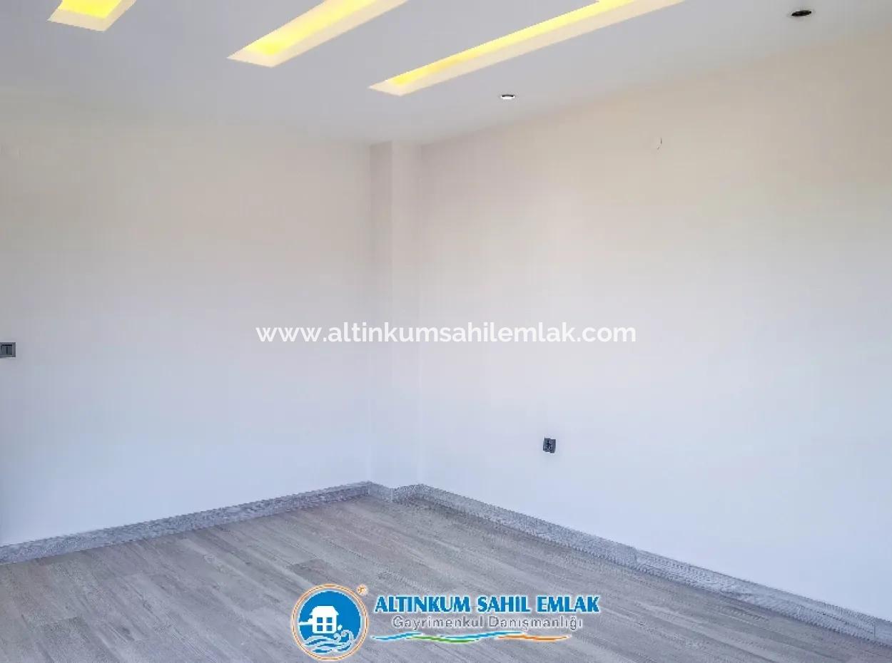 Didim, Altınkum'da, Geniş Bahçe Alanı Ve Deniz Manzaralı Satılık Villa