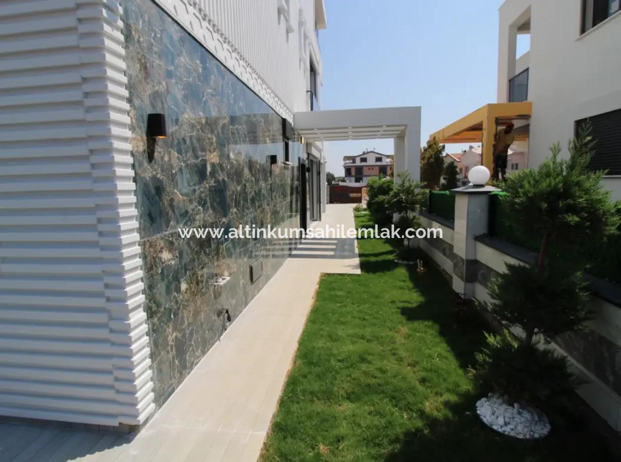 Didim Efeler Mahallesinde Satılık Lüks Ve Modern 4+1 Havuzlu Villa