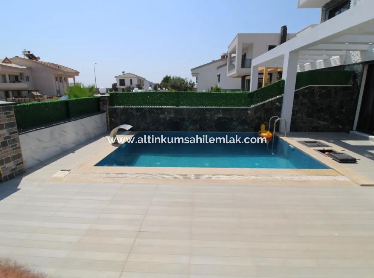 Didim Efeler Mahallesinde Satılık Lüks Ve Modern 4+1 Havuzlu Villa