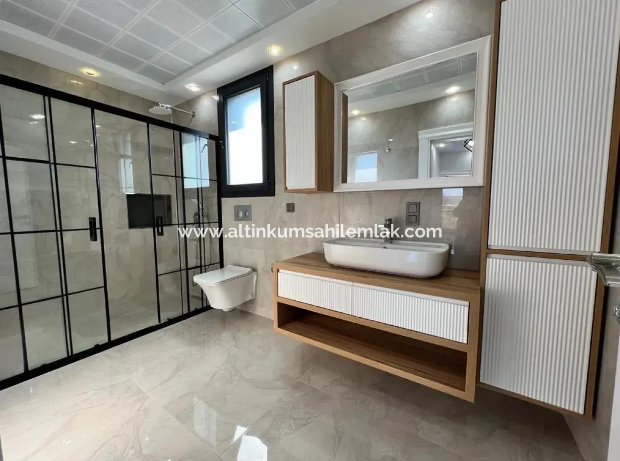 Didim Altınkum  Mahallesinde Satılık 5+1 Lüks Villa