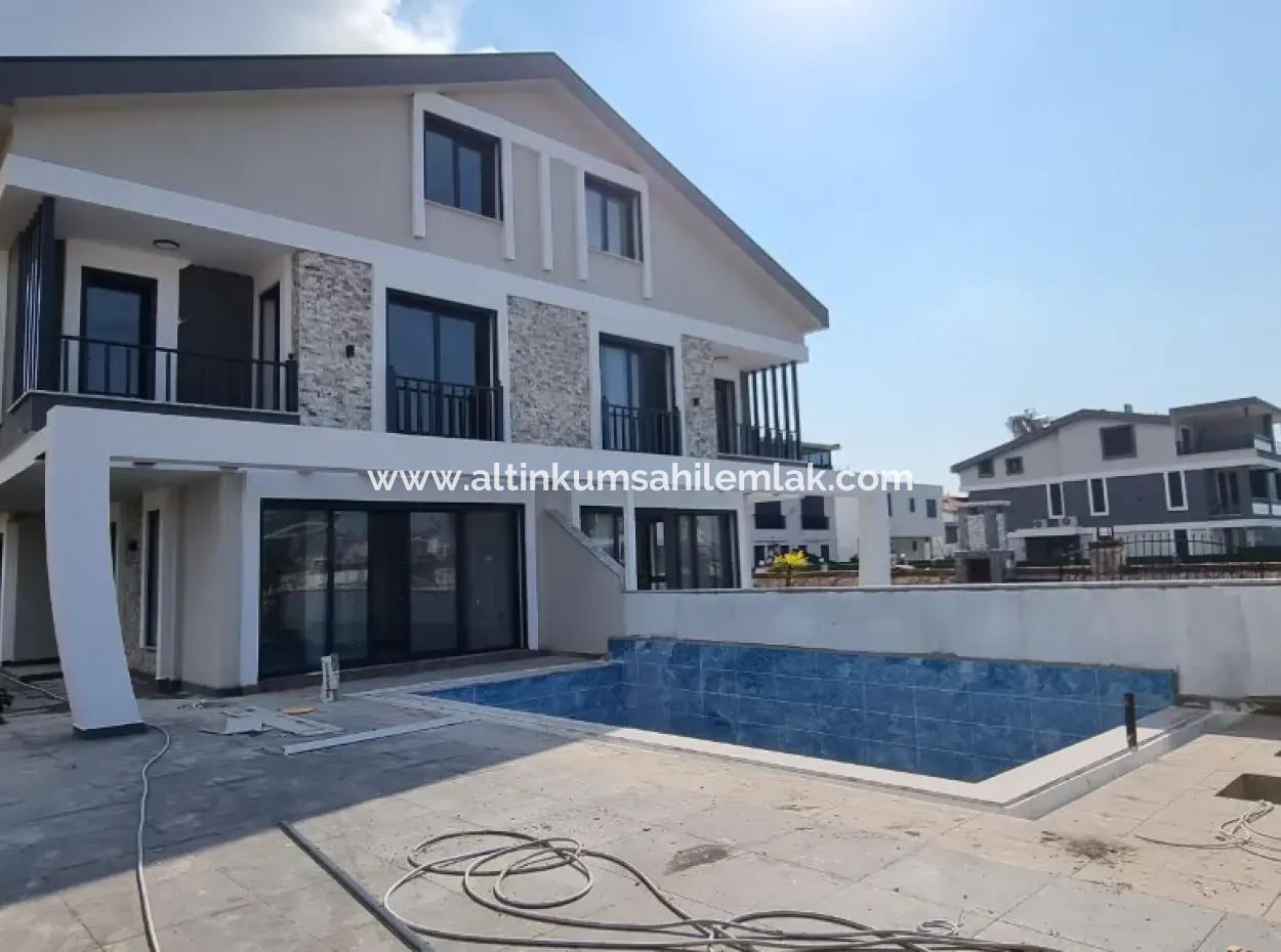 Didim Efeler Mahallesinde Satılık 4+1 Ayrı Mutfak Havuzlu Villa