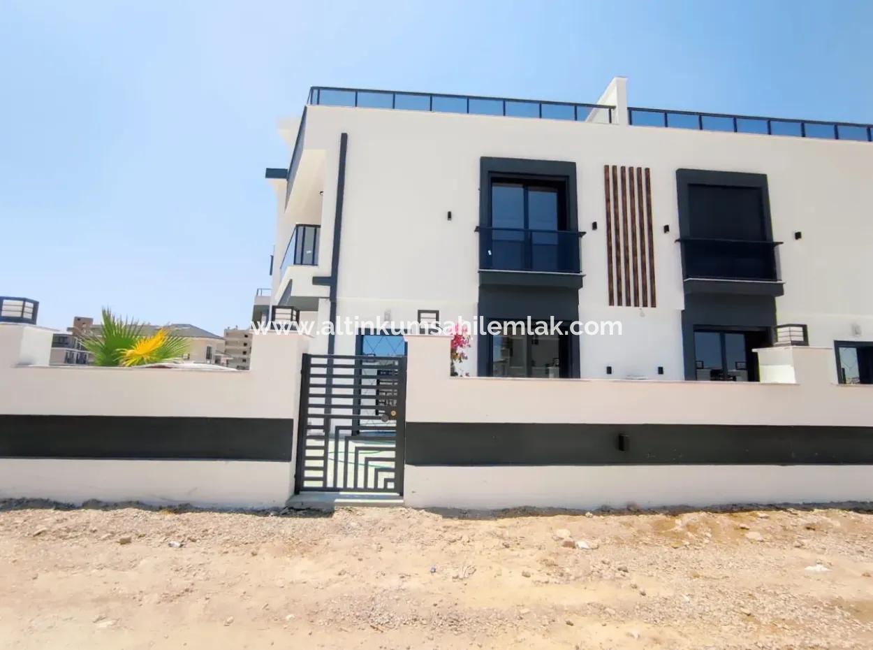 Hisar Mahallesinde Satılık 3+1 Deniz Manzaralı Kelepir Villa