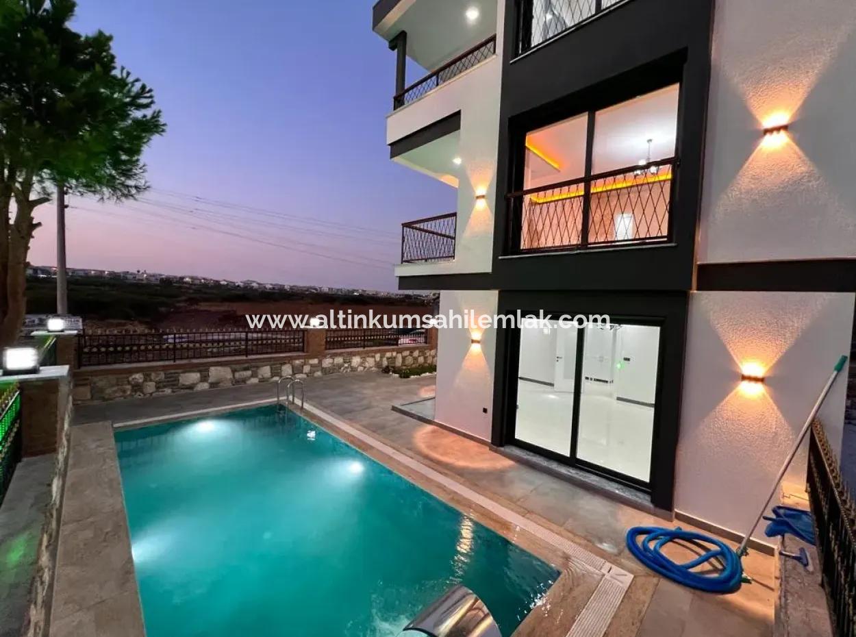 Didim Efelerde Satılık 4+1 Ayrı Mutfak Havuzlu Villa