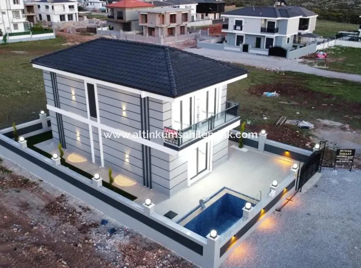 Didim Efeler Mahallesinde  Satılık 3+1 Ayrı Mutfak Müstakil Villa