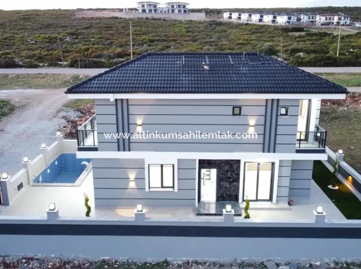Didim Efeler Mahallesinde  Satılık 3+1 Ayrı Mutfak Müstakil Villa