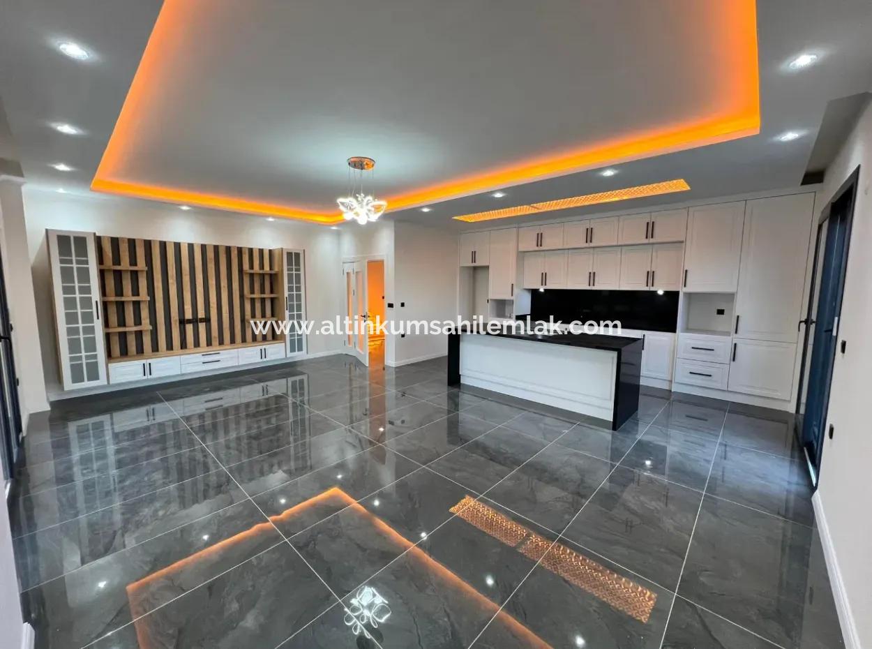 Efelerde Satılık Köşe Konumda Modern Yapı 4+1 Açık Mutfak Lüks Villa