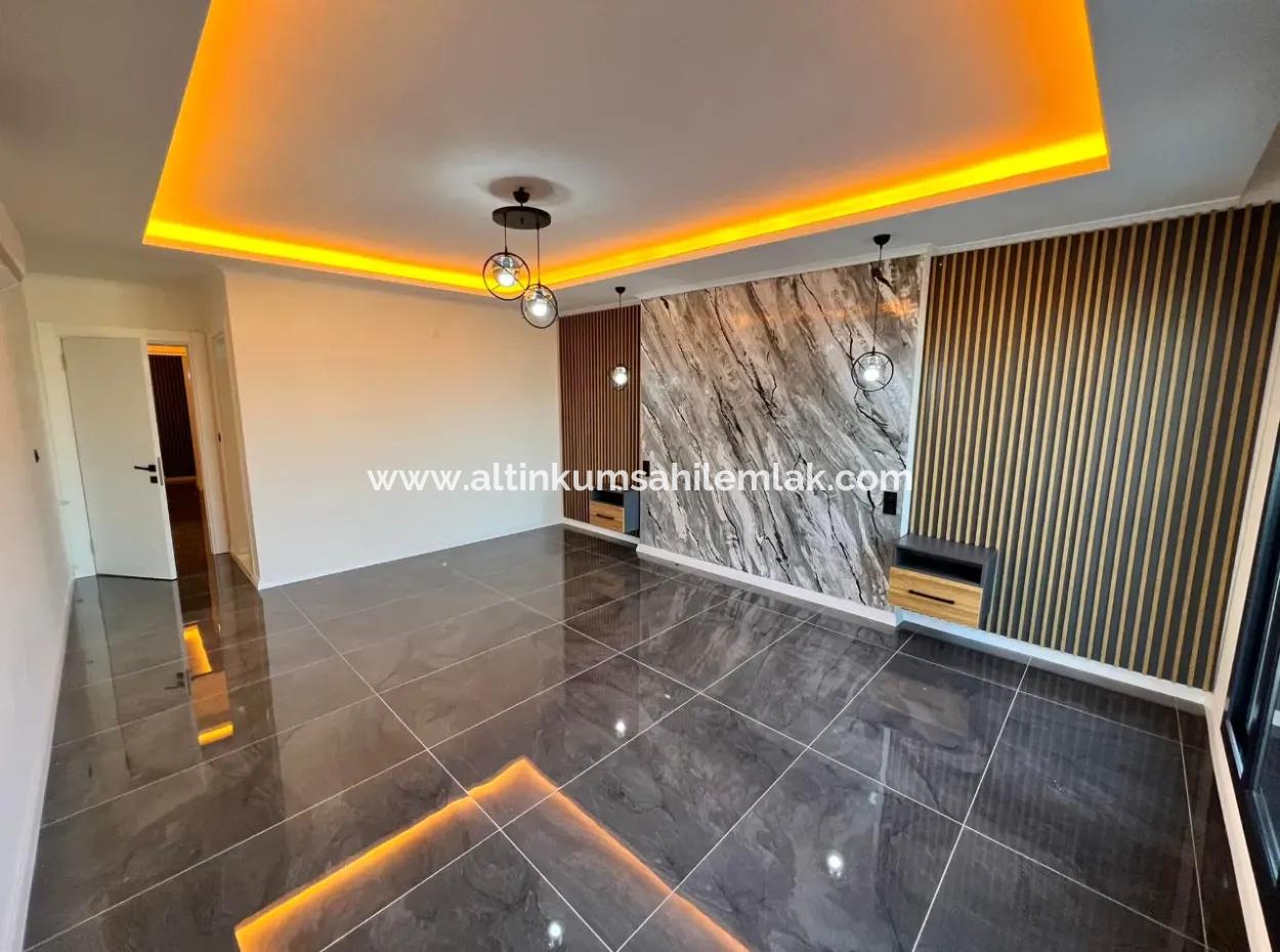 Efelerde Satılık Köşe Konumda Modern Yapı 4+1 Açık Mutfak Lüks Villa