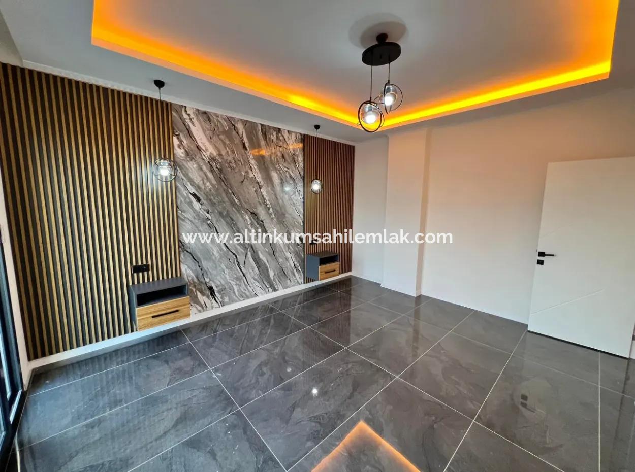 Efelerde Satılık Köşe Konumda Modern Yapı 4+1 Açık Mutfak Lüks Villa