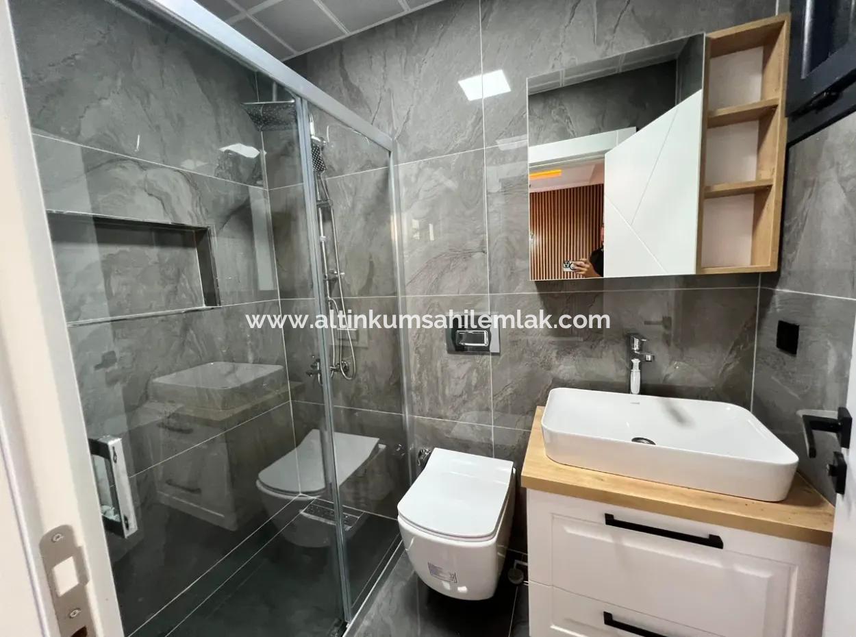 Efelerde Satılık Köşe Konumda Modern Yapı 4+1 Açık Mutfak Lüks Villa