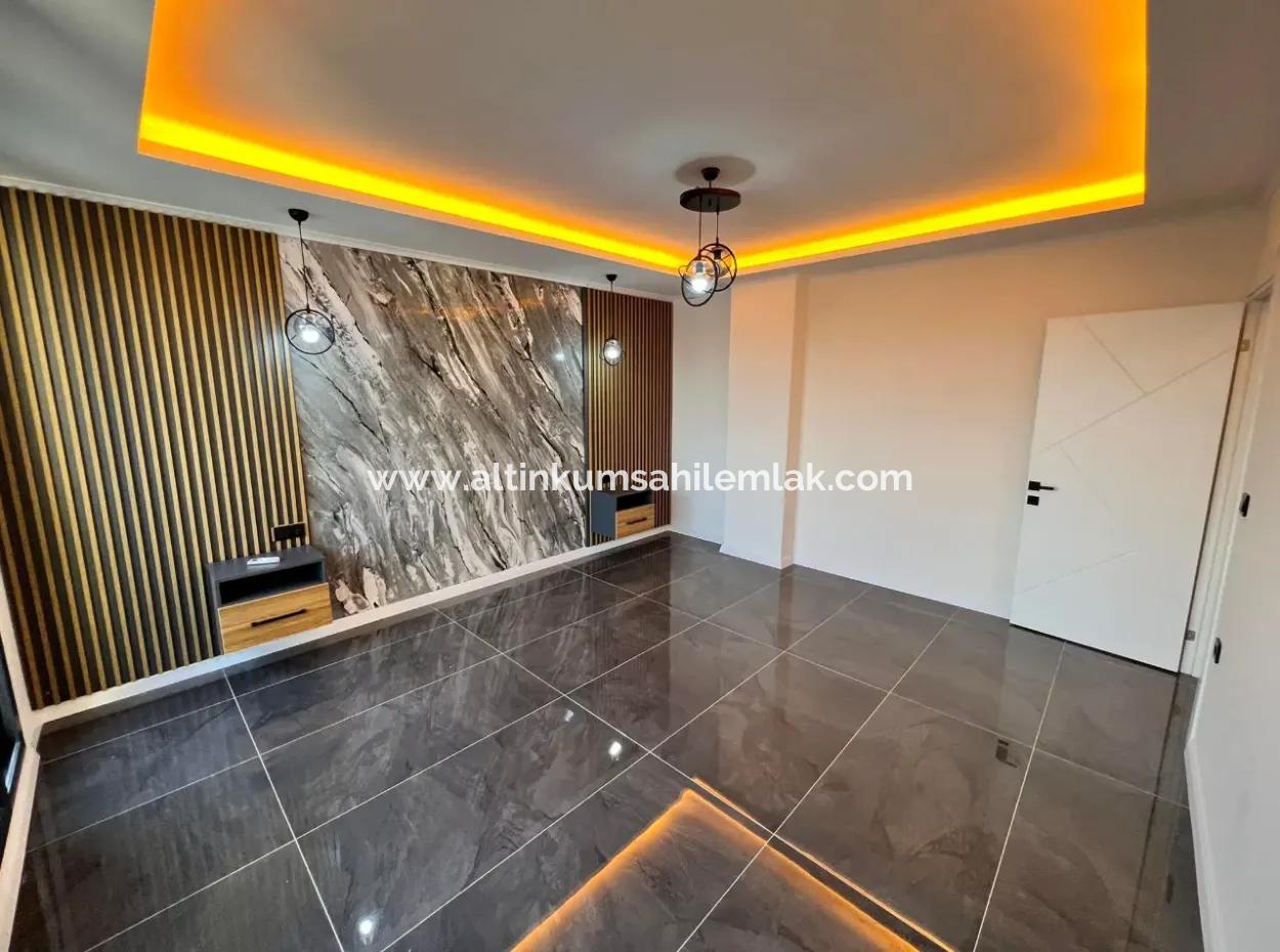 Efelerde Satılık Köşe Konumda Modern Yapı 4+1 Açık Mutfak Lüks Villa