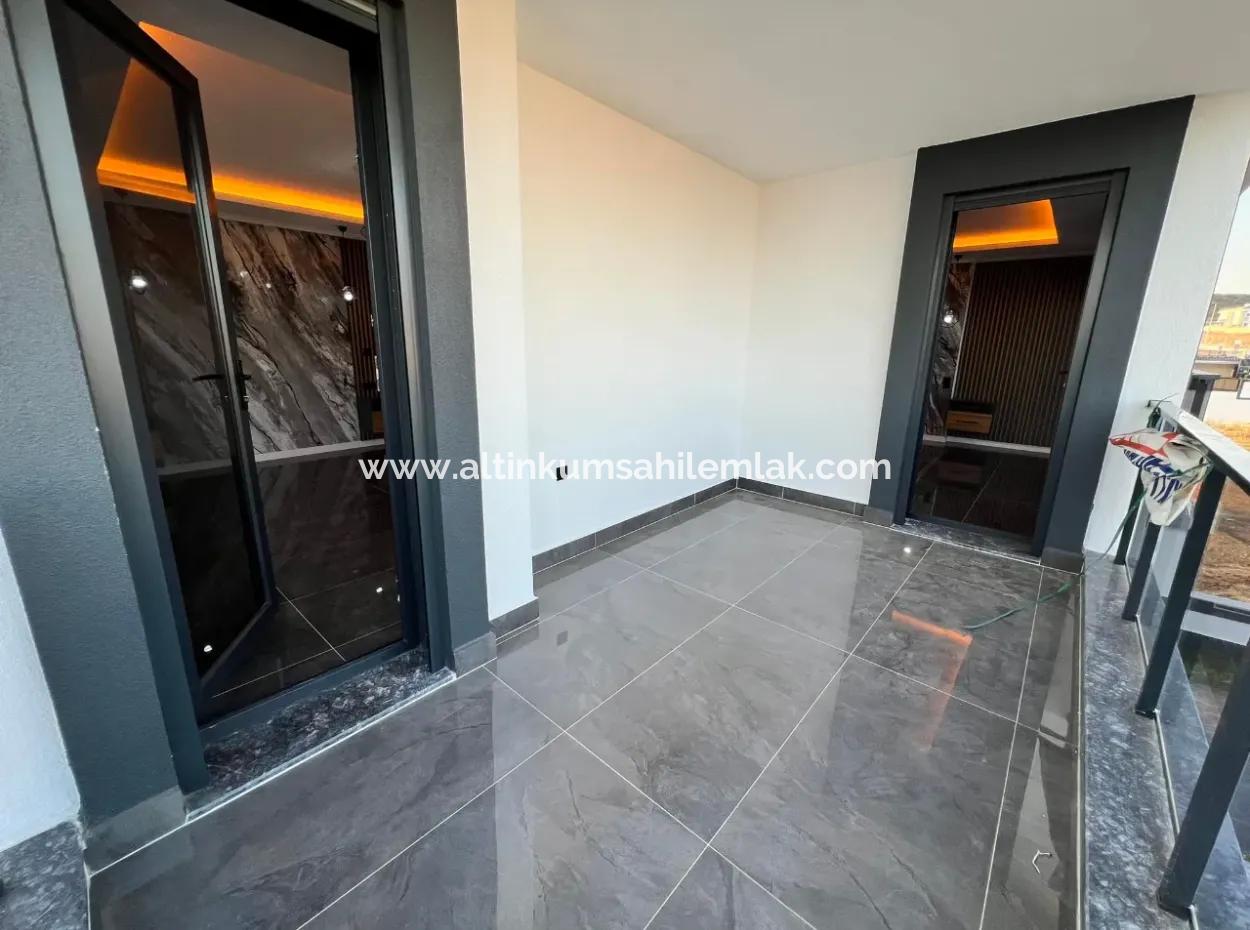 Efelerde Satılık Köşe Konumda Modern Yapı 4+1 Açık Mutfak Lüks Villa