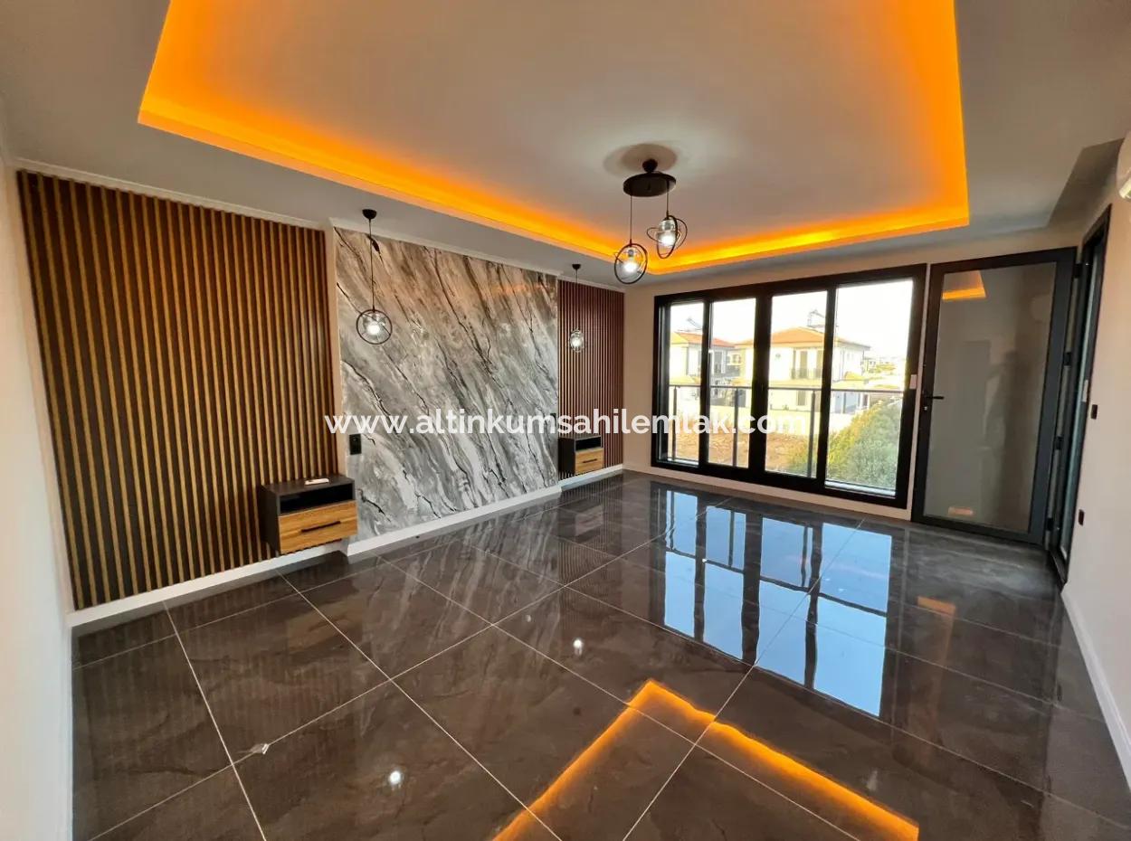 Efelerde Satılık Köşe Konumda Modern Yapı 4+1 Açık Mutfak Lüks Villa